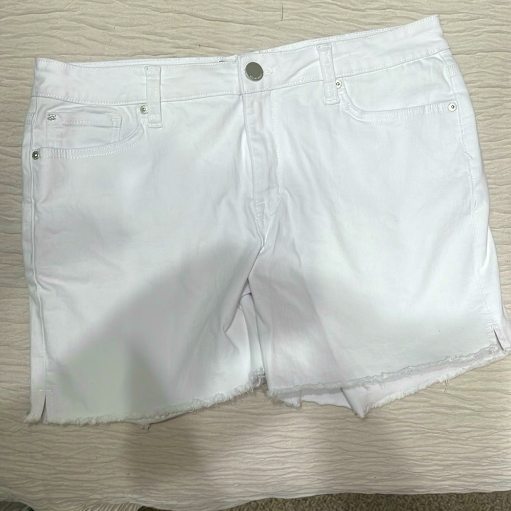White biker denim med shorts